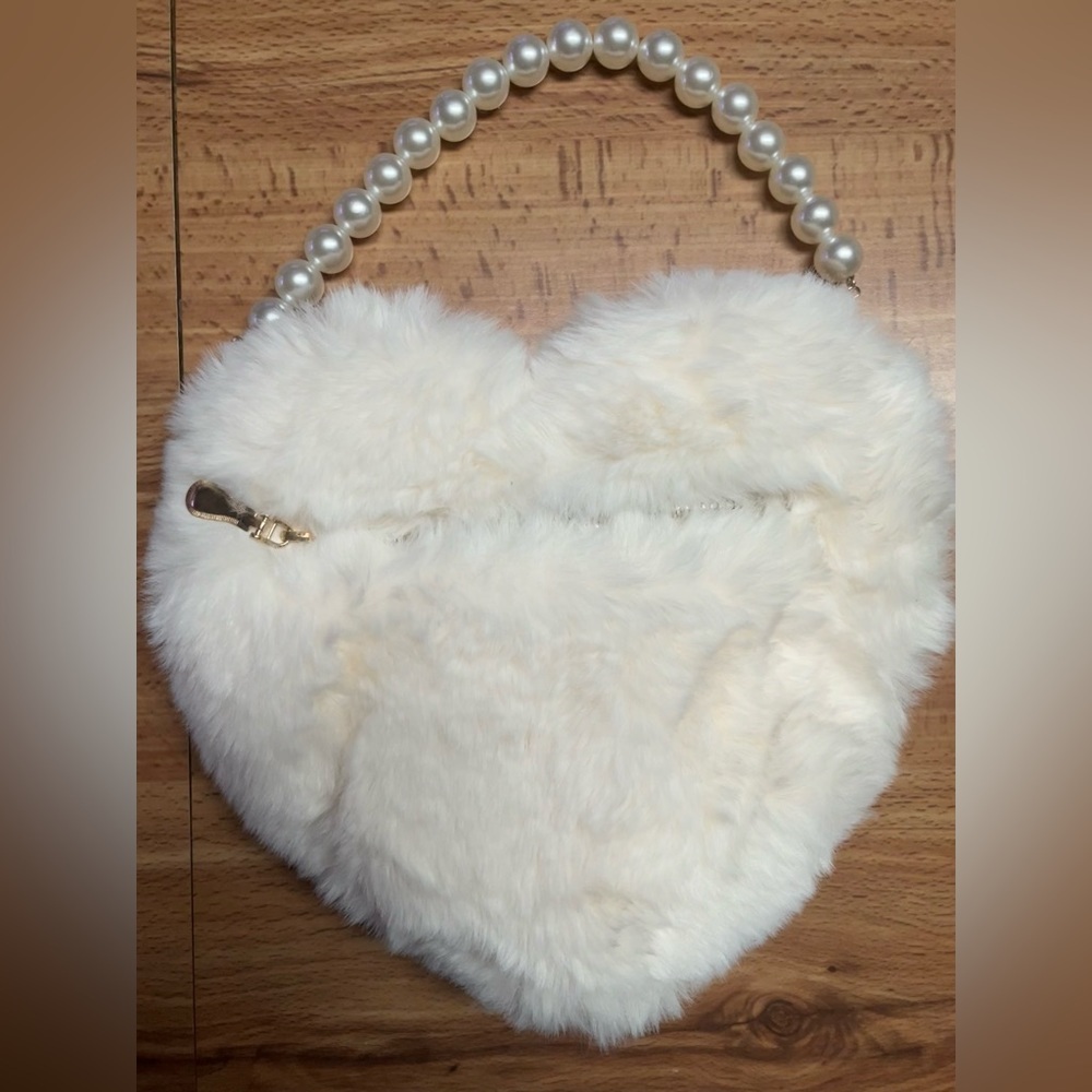 White Fur Heart Shaped Purse - Picture 5 of 8